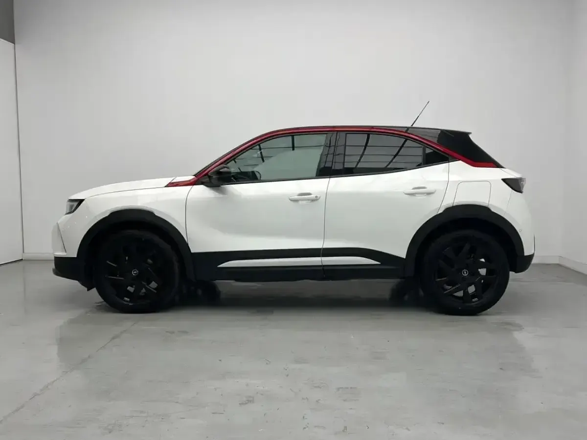 Usado Opel Mokka GS Line 130 CV (95 kW) 2022 Blanco SUV