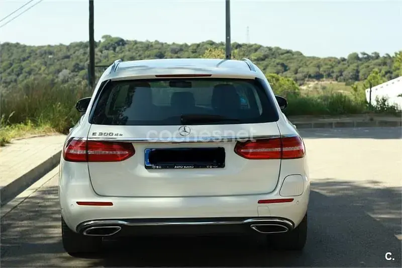 Usado Mercedes E300 306 CV (225 kW) 2020 Blanco Familiar