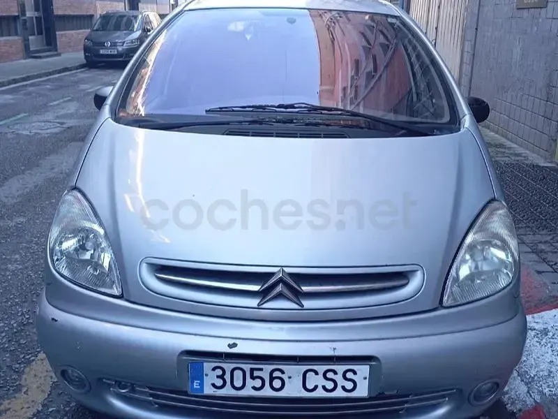 Usado Citroën Xsara Picasso Exclusive 90 CV (66 kW) 2003 Gris / plata Monovolumen