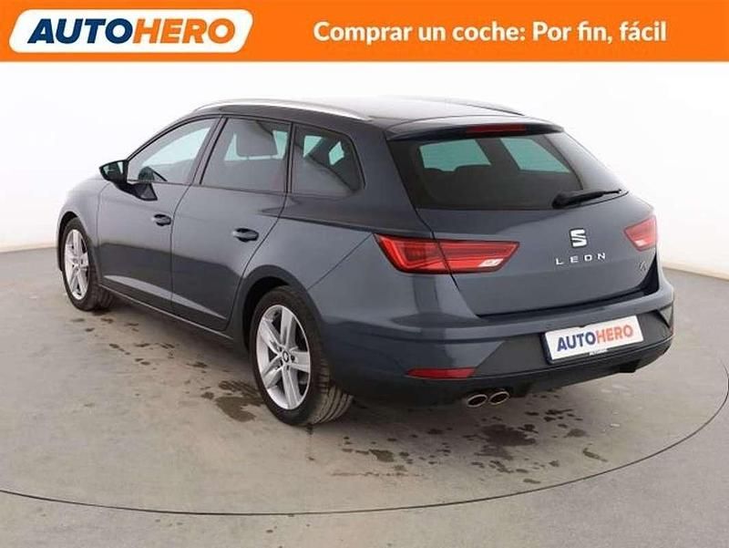 Usado Seat Leon FR 150 CV (110 kW) 2020 Gris Familiar