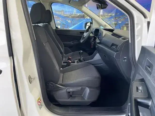 Usado VW Caddy 122 CV (89 kW) 2021 Blanco Monovolumen