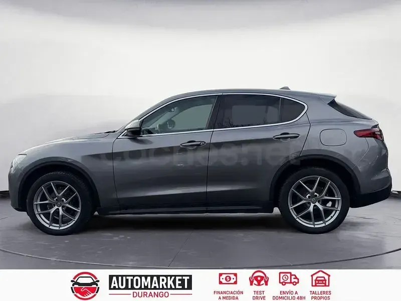 Usado Alfa Romeo Stelvio 280 CV (205 kW) 2017 Gris / plata SUV