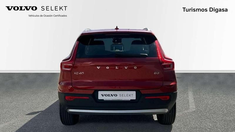Usado Volvo XC40 Core 163 CV (119 kW) 2024 Rojo SUV