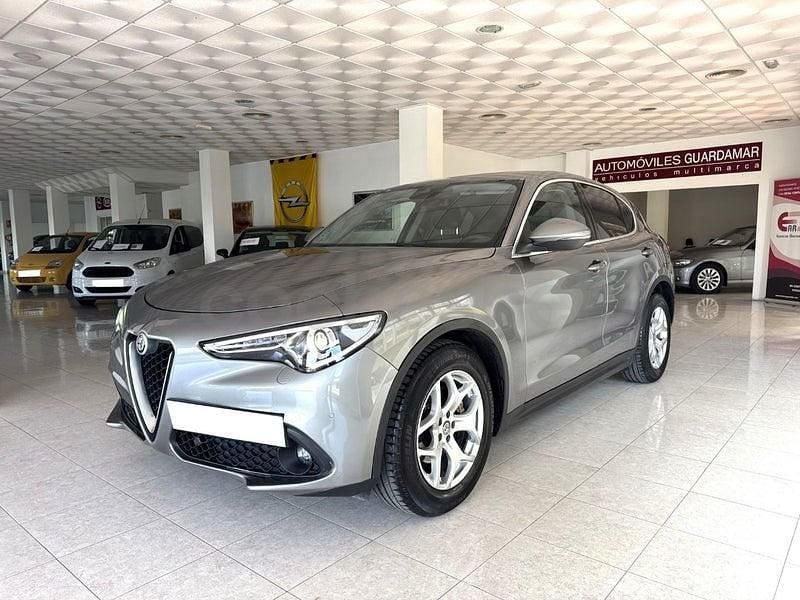 Usado Alfa Romeo Stelvio Executive 190 CV (139 kW) 2020 Gris / plata SUV