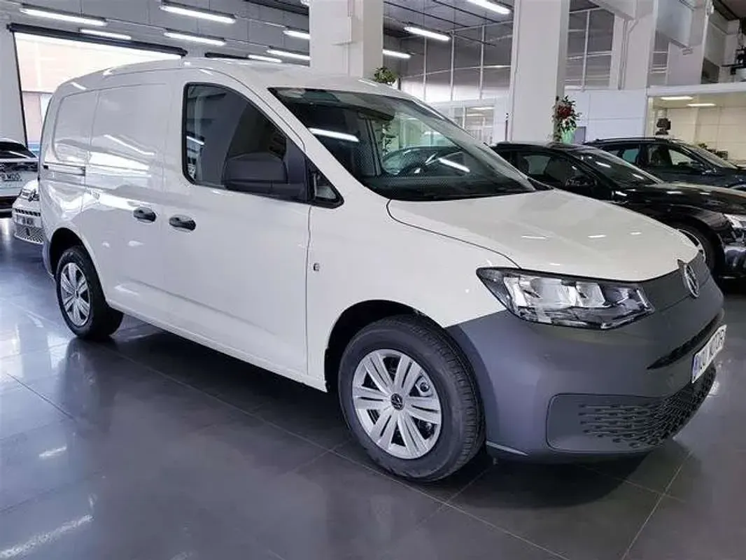 Usado VW Caddy 102 CV (75 kW) 2022 Blanco Monovolumen