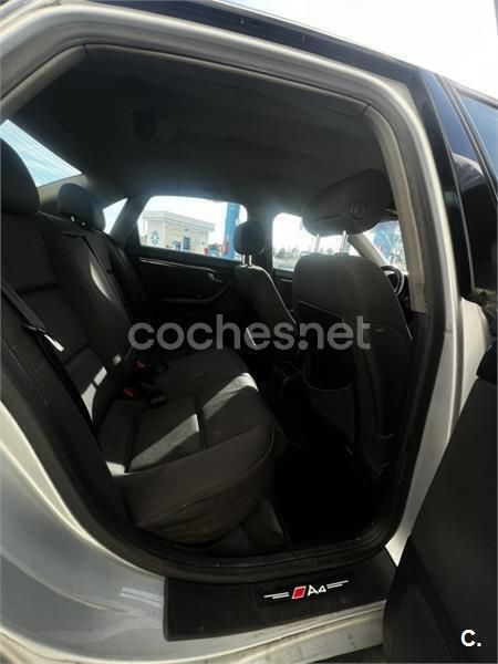 Usado Audi A4 130 CV (95 kW) 2003 Gris / plata Berlina