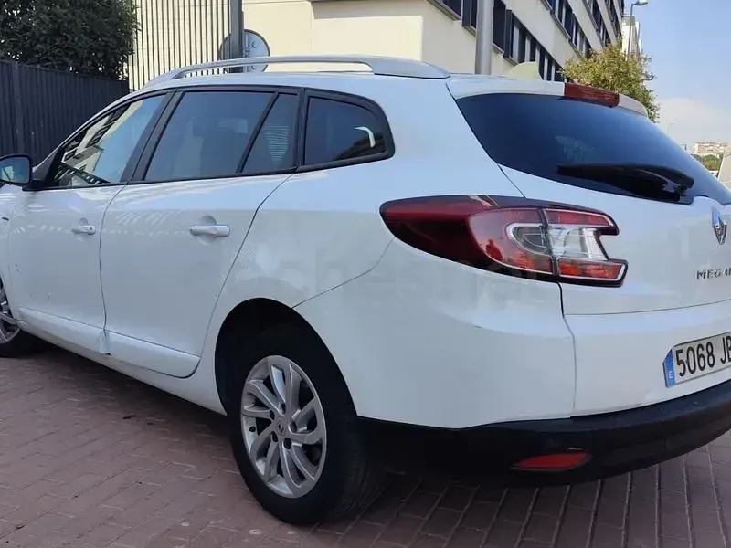 Usado Renault Mégane GrandTour Bose Edition 110 CV (80 kW) 2014 Blanco Familiar