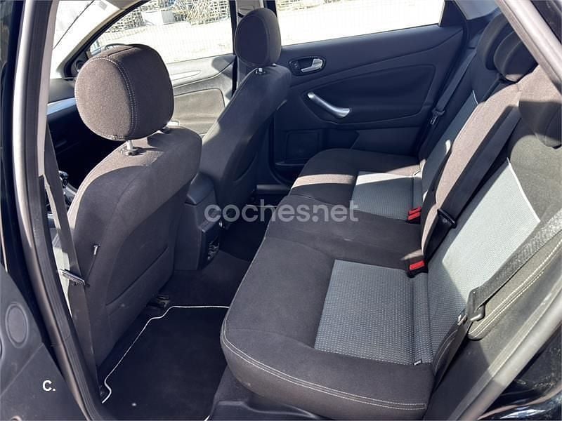 Usado Ford Mondeo Ambiente 125 CV (91 kW) 2009 Negro Berlina