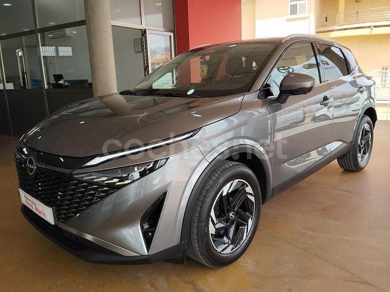 Usado Nissan Qashqai N-Connecta 140 CV (102 kW) 2024 Gris / plata SUV