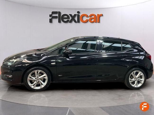 Usado Opel Astra Design & Tech 110 CV (80 kW) 2021 Negro Berlina