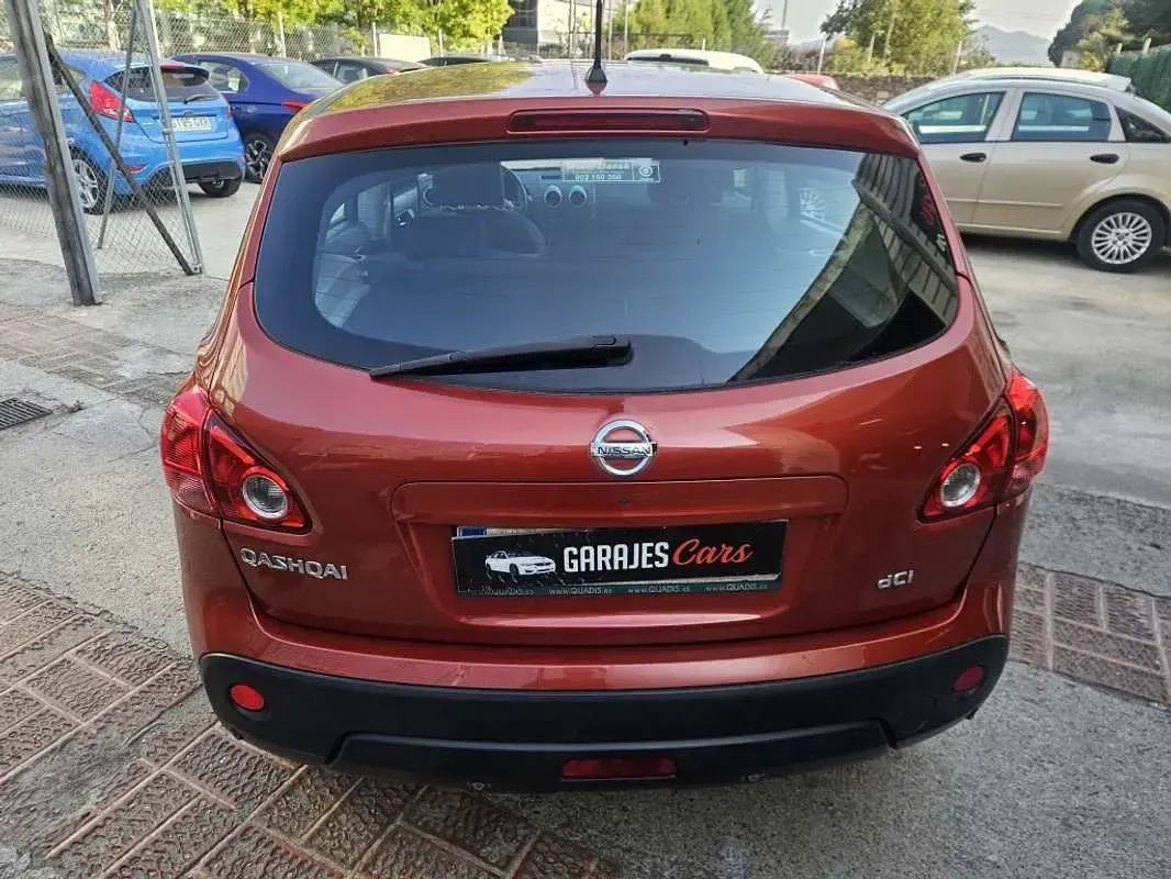 Usado Nissan Qashqai Tekna 150 CV (110 kW) 2008 Rojo SUV