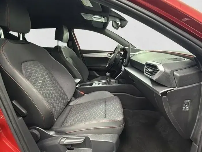 Usado Seat Leon FR 116 CV (85 kW) 2025 Rojo
