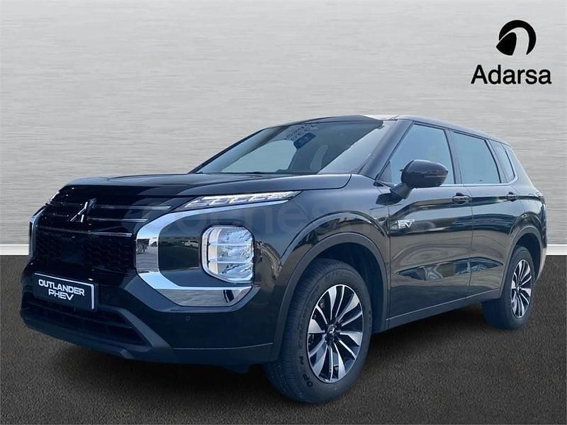 Usado Mitsubishi Outlander P-HEV Motion 306 CV (225 kW) 2025 Gris / plata SUV