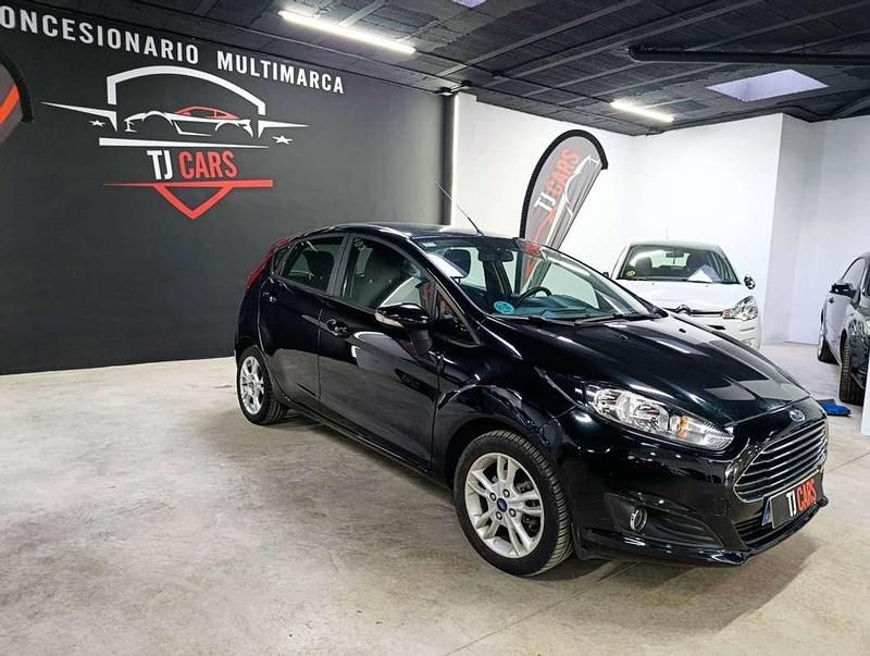 Usado Ford Fiesta Trend 75 CV (55 kW) 2016 Negro Utilitario