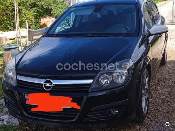 Usado Opel Astra Sport 100 HP (73 kW) 2005 Preto Sedan