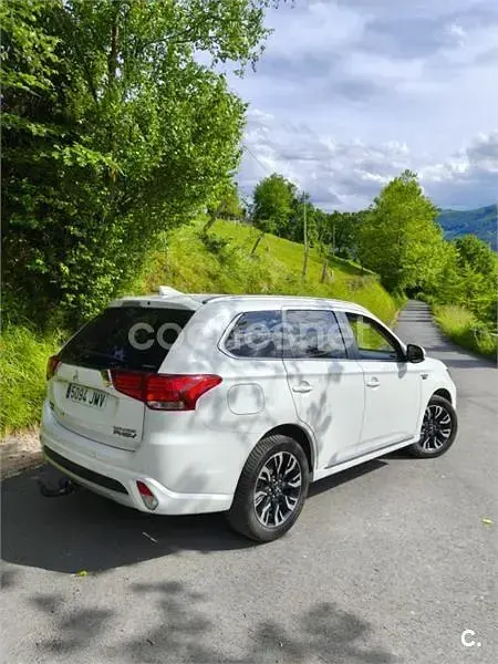 Usado Mitsubishi Outlander P-HEV 203 CV (149 kW) 2016 Blanco SUV