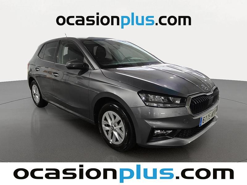 Usado Skoda Fabia Selection 95 CV (69 kW) 2025 Gris Berlina