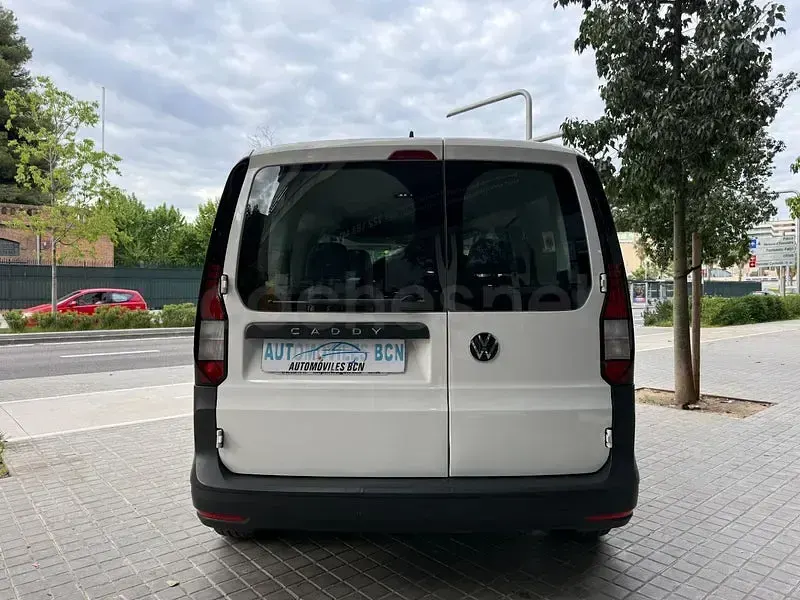 Usado VW Caddy Beach 102 CV (75 kW) 2021 Blanco Monovolumen