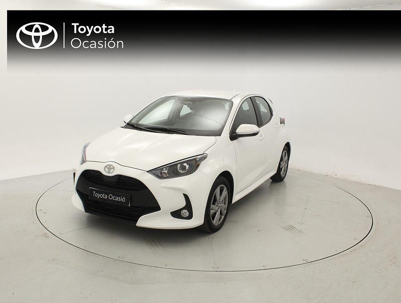 Blanco Usado 2024 Toyota Yaris Hybrid Active Berlina | 21.475 € (Precio justo) - Imagen 1/4