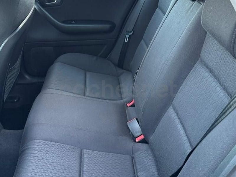 Usado Audi A4 140 CV (102 kW) 2005 Gris / plata Berlina