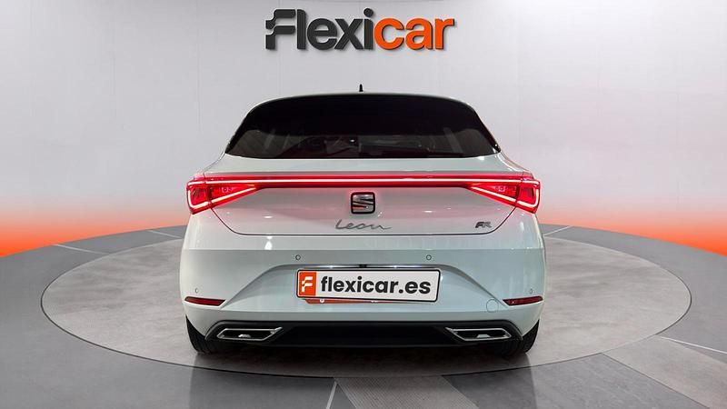 Używany Seat Leon FR 110 KM (80 kW) 2024 Biały Hatchback