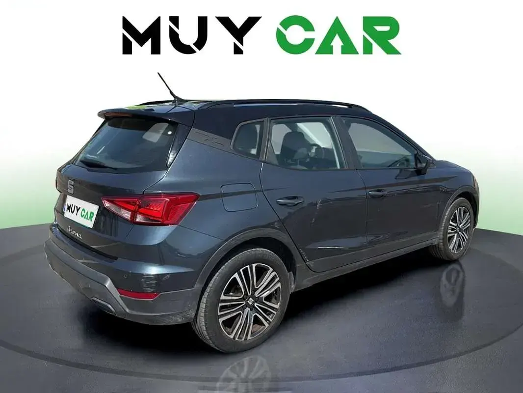 Usado Seat Arona Style 110 CV (80 kW) 2022 Gris SUV