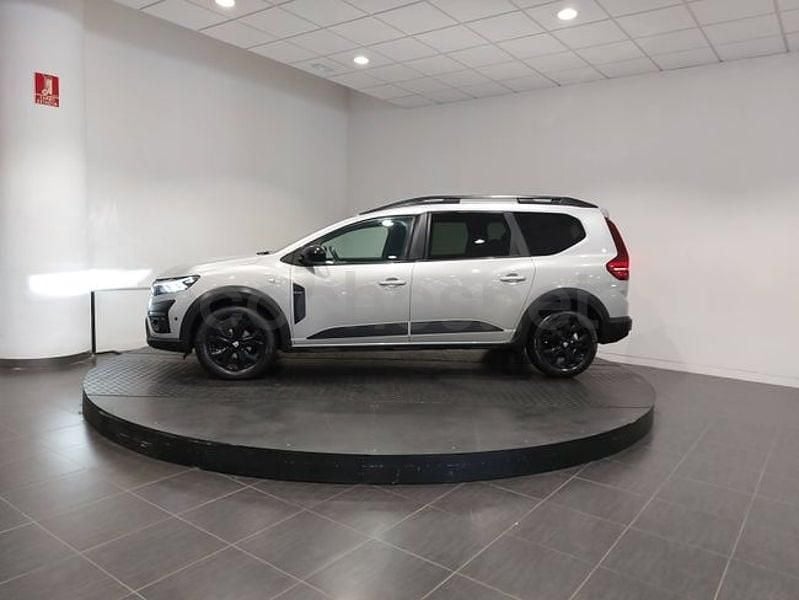 Usado Dacia Jogger Extreme 100 CV (73 kW) 2022 Gris / plata Monovolumen