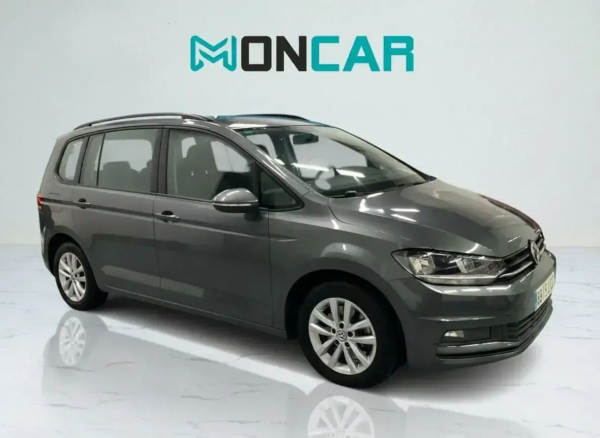 Usado VW Touran Advance 115 CV (84 kW) 2019 Gris / plata Monovolumen
