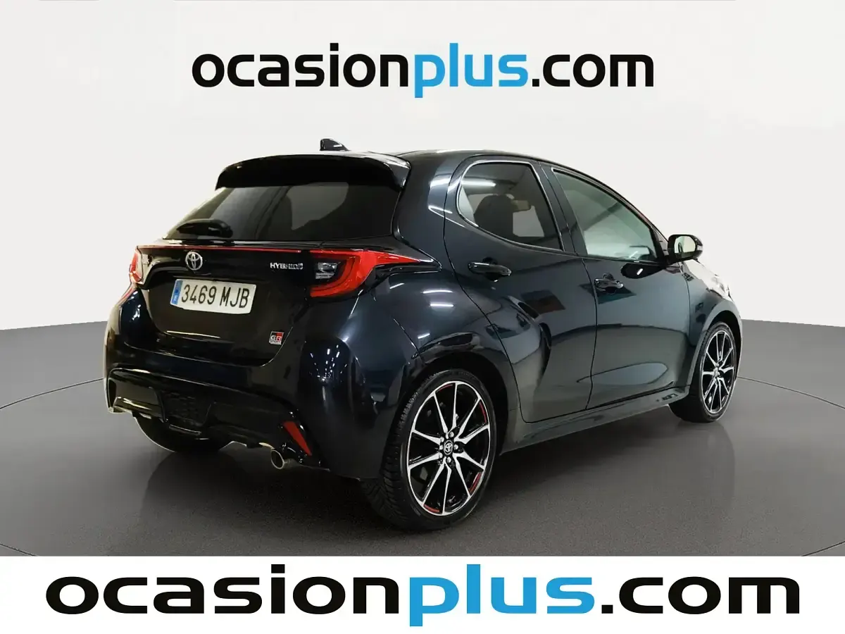 Usado Toyota Yaris Hybrid Sport 116 CV (85 kW) 2023 Negro Berlina