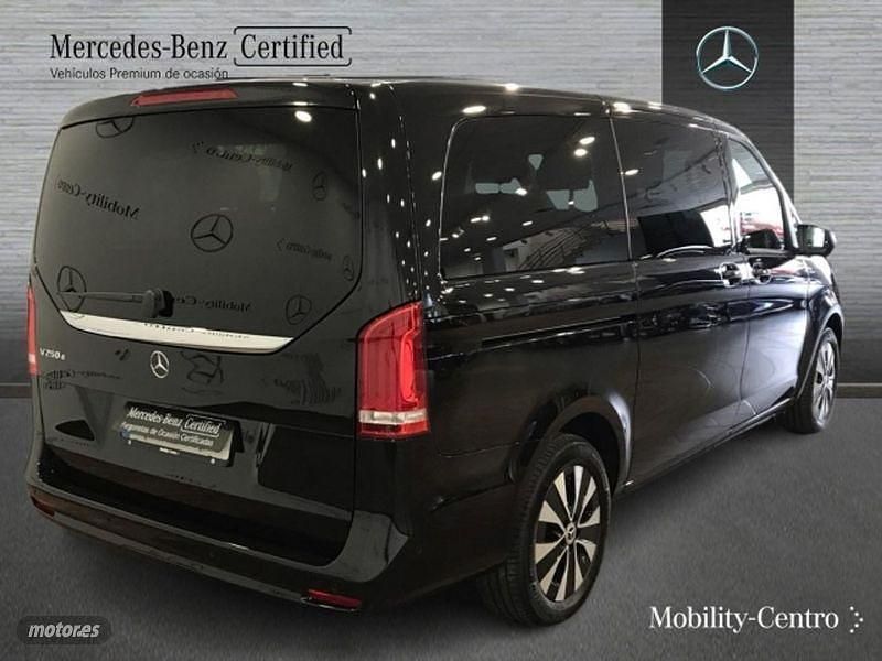 Usado Mercedes V250 2023 Negro Monovolumen