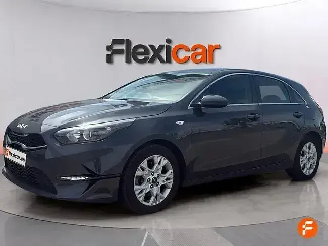 Usado Kia Ceed 136 CV (100 kW) 2023 Gris Utilitario