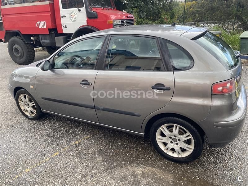 Usado Seat Ibiza Sport 64 CV (47 kW) 2004 Gris / plata Utilitario