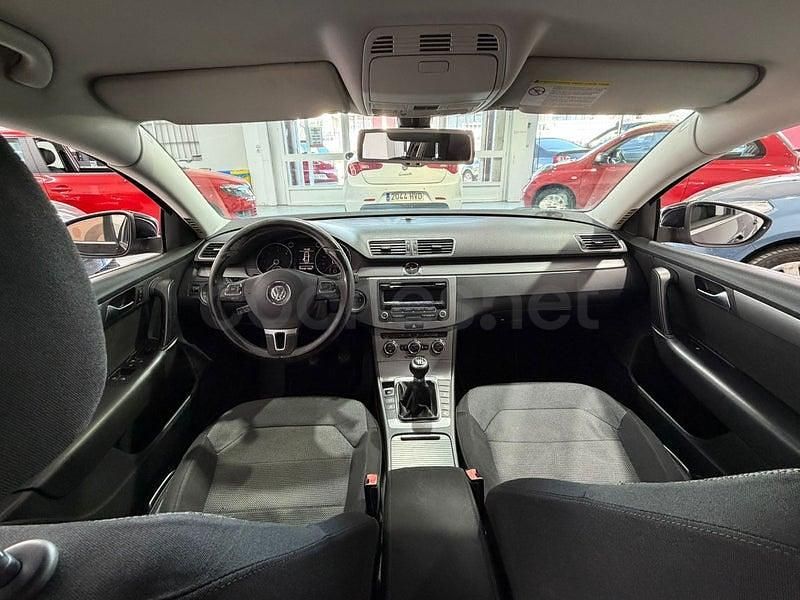 Usado VW Passat Advance 105 CV (77 kW) 2012 Negro Berlina