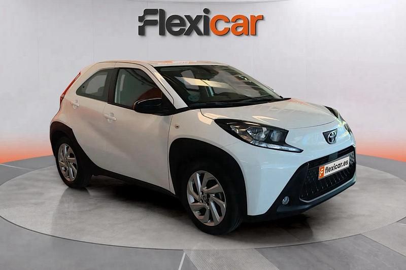 Blanco Usado 2024 Toyota Aygo X Play SUV | 12.490 € (Precio justo) - Imagen 1/4