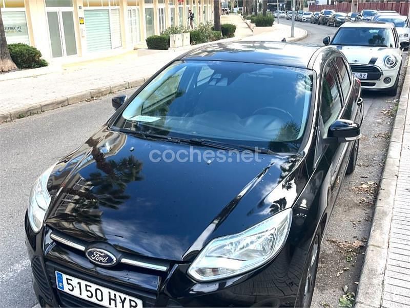 Usado Ford Focus Trend 125 CV (91 kW) 2014 Negro Berlina