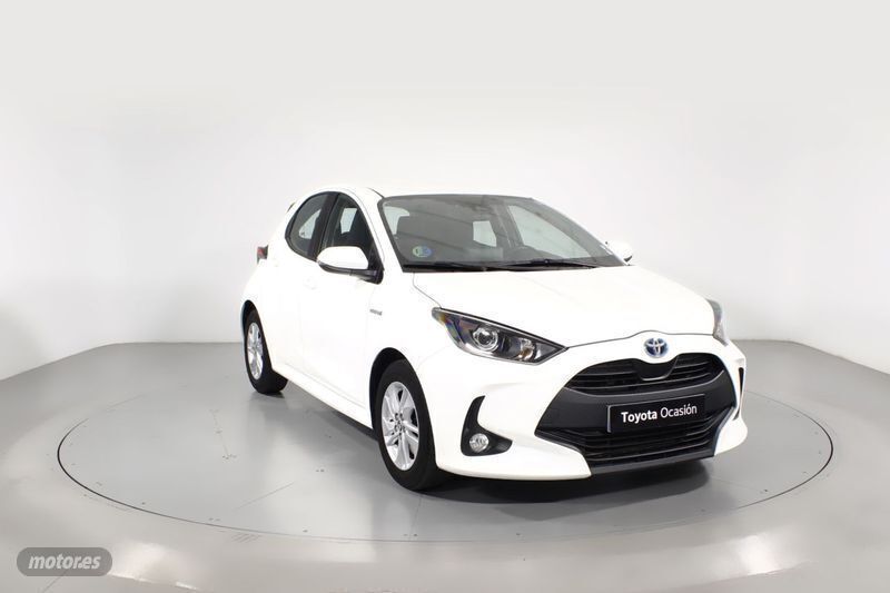 Blanco Usado 2021 Toyota Yaris Hybrid Active Berlina | 19.700 € (Precio justo) - Imagen 1/4
