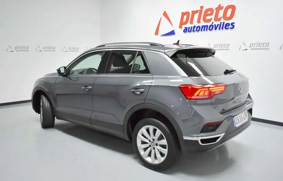 Usado VW T-Roc Advance 116 CV (85 kW) 2021 Gris SUV