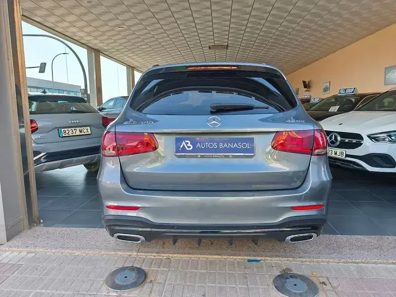 Usado Mercedes GLC300 258 CV (189 kW) 2021 Gris / plata SUV