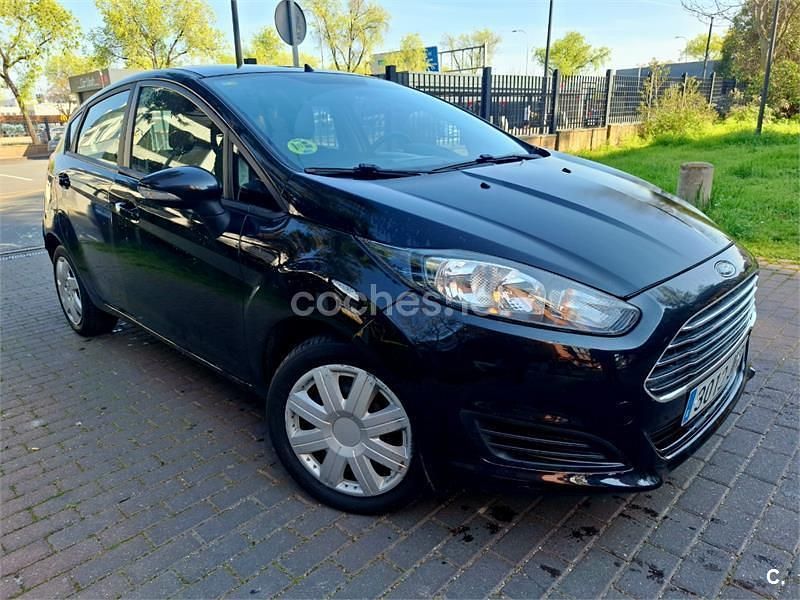 Usado Ford Fiesta Trend 75 CV (55 kW) 2015 Negro Berlina