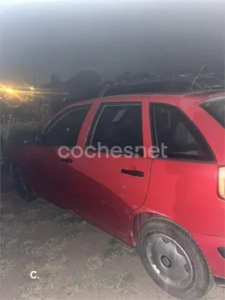 Usado Seat Ibiza Stella 60 CV (44 kW) 2001 Rojo Utilitario