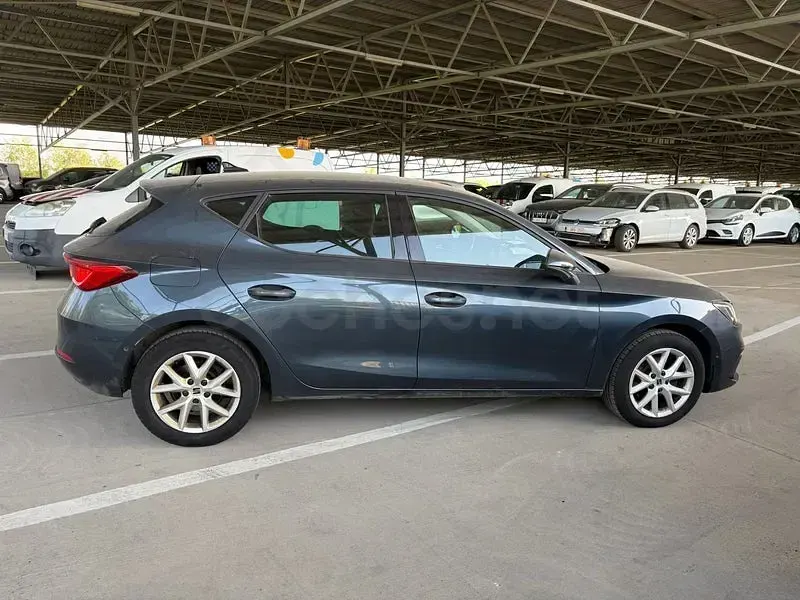 Usado Seat Leon Style 150 CV (110 kW) 2024 Negro Berlina