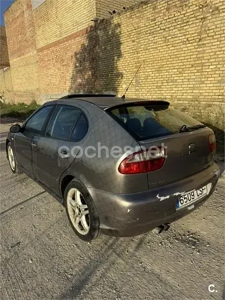Usado Seat Leon FR 150 CV (110 kW) 2004 Gris / plata Utilitario