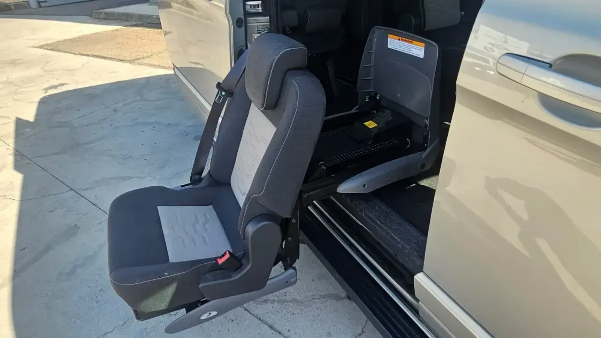 Usado Ford Tourneo Custom Limited 125 CV (91 kW) 2013 Beige Van