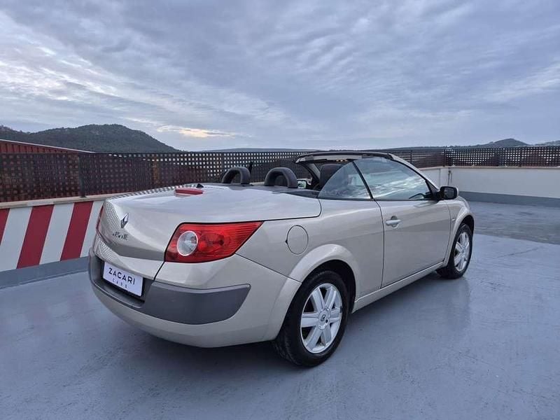 Usado Renault Mégane Cabriolet Dynamique 111 CV (81 kW) 2004 Beige Descapotable