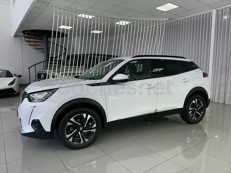 Usado Peugeot 2008 Allure 110 CV (80 kW) 2023 Blanco SUV
