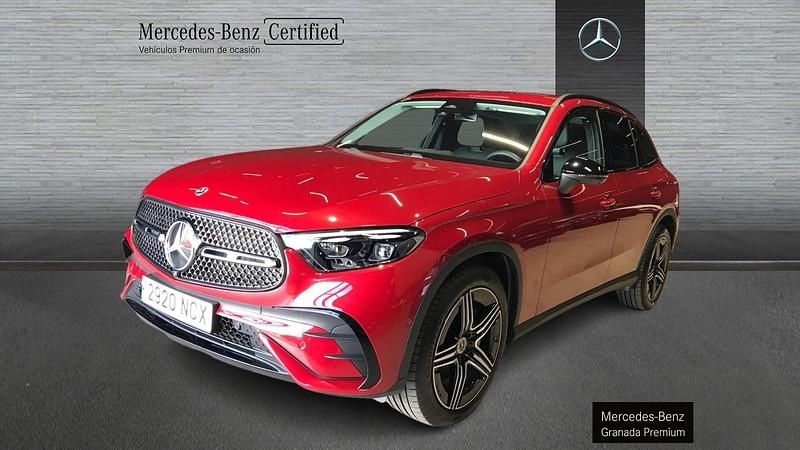 Usado Mercedes GLC220 AMG line 197 CV (144 kW) 2025 Manufaktur rojo patagonia SUV