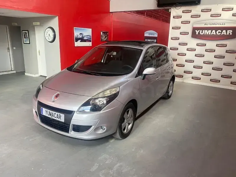 Usado Renault Scénic Dynamique 130 CV (95 kW) 2011 Gris / plata Monovolumen