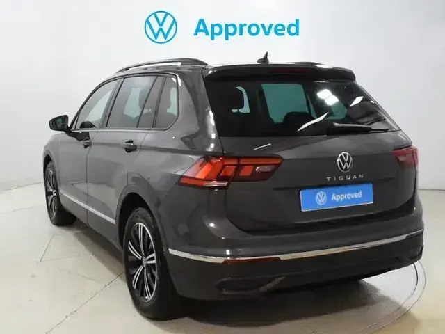 Usado VW Tiguan Life 150 CV (110 kW) 2022 Gris SUV