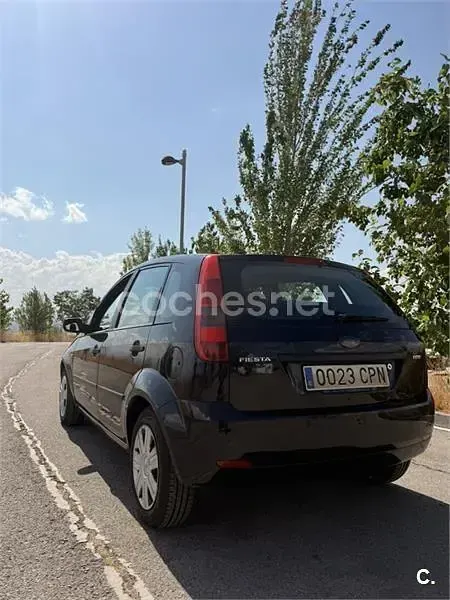 Usado Ford Fiesta Trend 68 CV (50 kW) 2003 Negro Utilitario