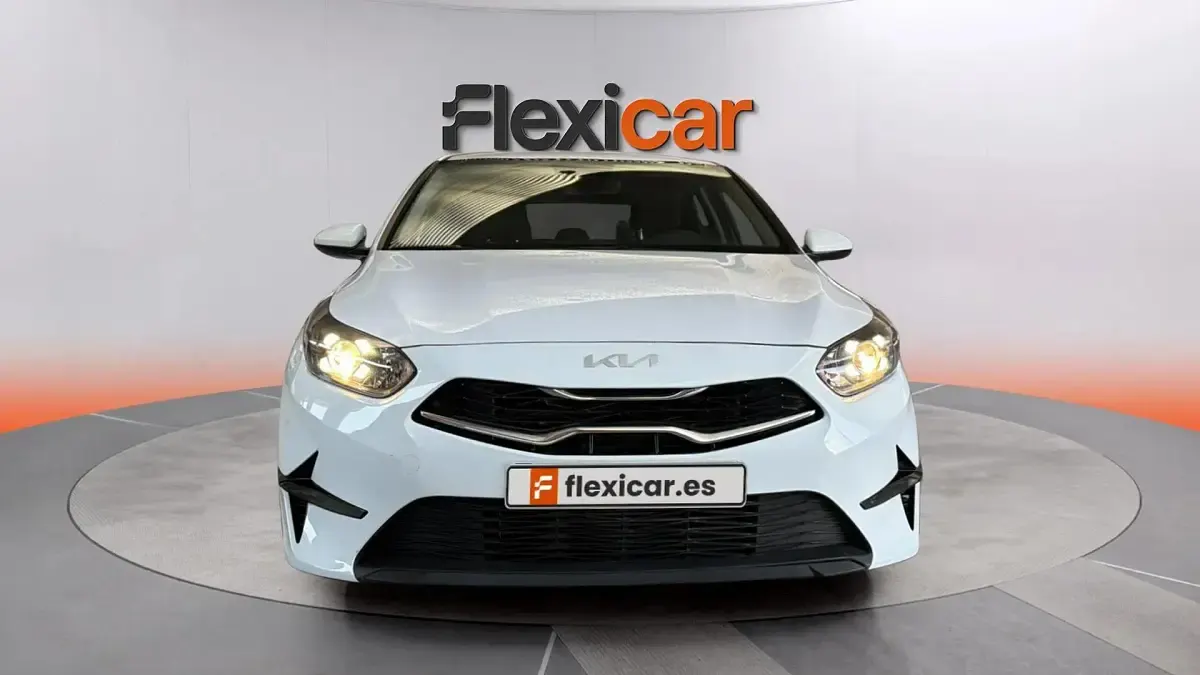 Usado Kia Ceed 136 CV (100 kW) 2023 Blanco Utilitario